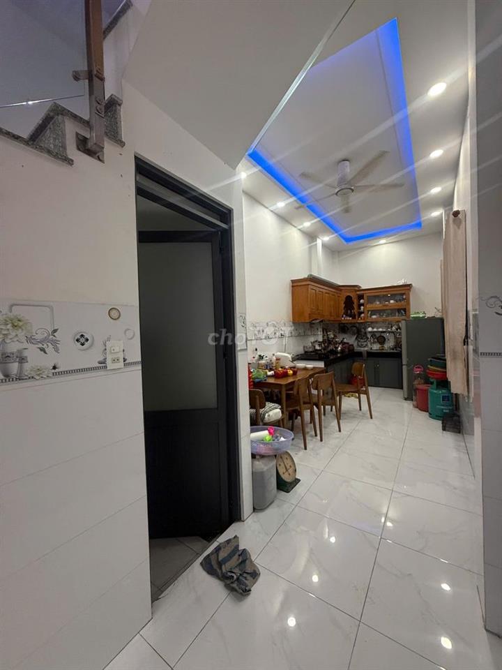 Bán gấp Nhà CC HXH Lý Thường Kiệt, 4 x 17m, T+2L, 6.8 tỷ, Nhà mới