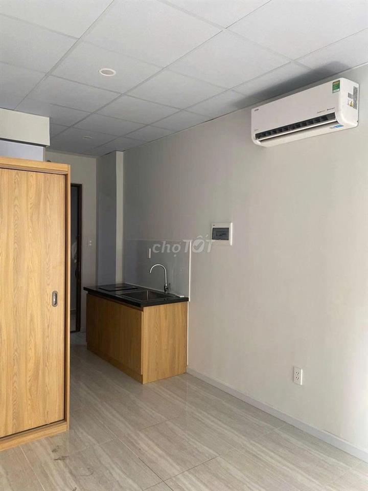 Cho Studio trên đường Lê Trọng Tấn