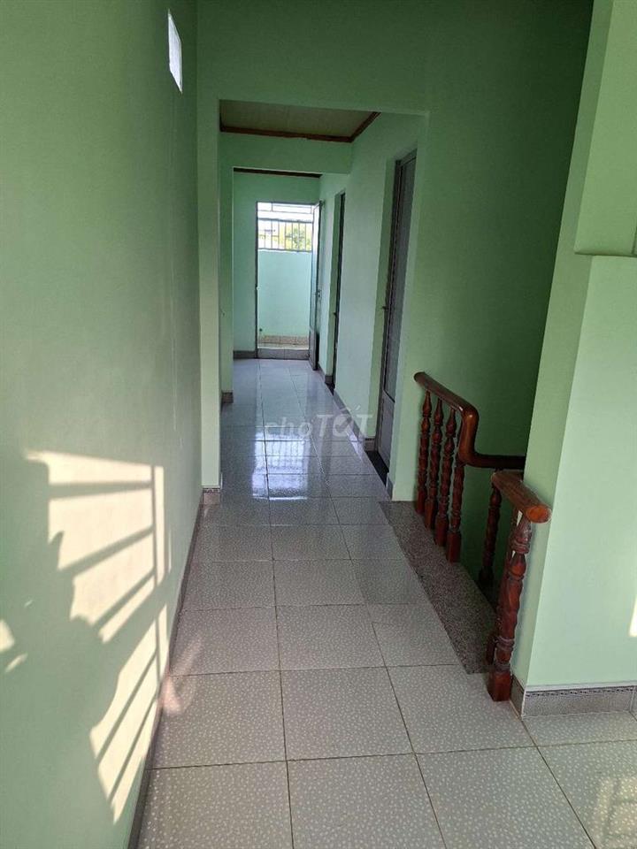 Bán nhà chính chủ lầu trệt sát trường cấp 2, có 2 phòng trọ phía sau
