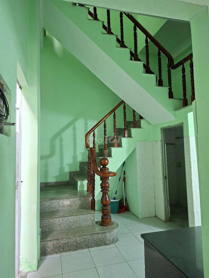 Bán nhà chính chủ lầu trệt sát trường cấp 2, có 2 phòng trọ phía sau