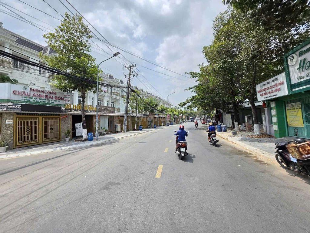 Nhà 3 Lầu hoàn công mặt tiền kinh doanh gần BigC Go và chợ Dĩ An 1