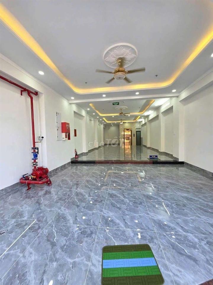 Tòa nhà 6 tầng đường Lê Hồng Phong kinh doanh sầm uất Dĩ An 