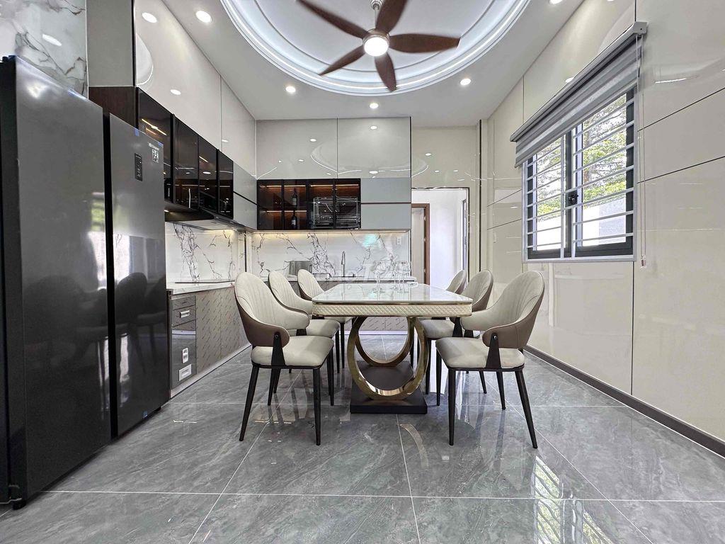 Nhà 2 lầu 2 mặt thoáng, 2 mặt tiền trước sau giáp công viên 4.8tỷ