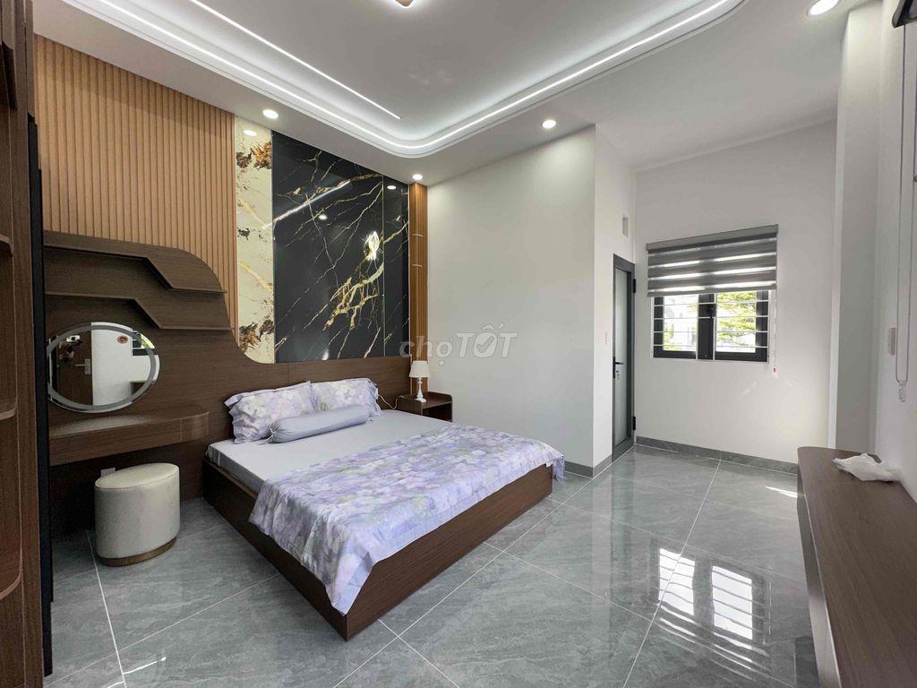 Nhà 2 lầu 2 mặt thoáng, 2 mặt tiền trước sau giáp công viên 4.8tỷ