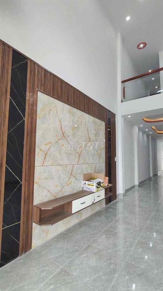 Nhà mới cần tìm chủ . gần chợ sát bên trường có sân ô tô