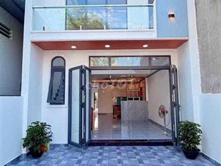 Nhà mới cần tìm chủ . gần chợ sát bên trường có sân ô tô