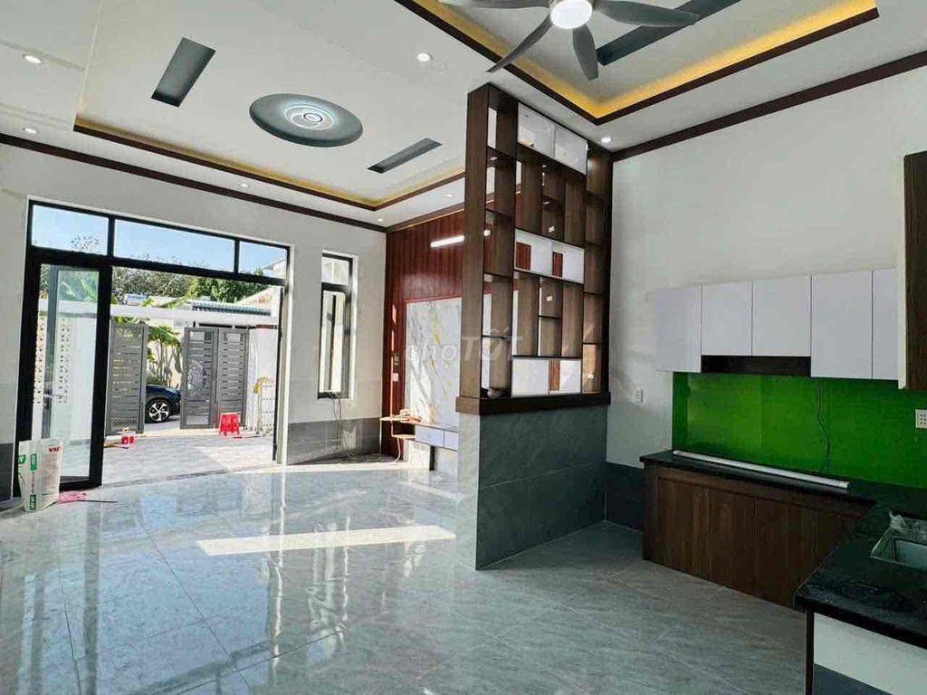Nhà tại khu công nghiệp visip 2 , gần chợ và trường học , sân đậu ô tô