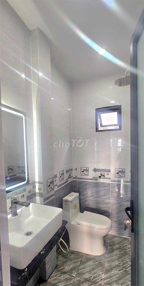 Bán nhà 1 trệt 1 lửng tặng full nội thất, đường 2 oto thông thoáng