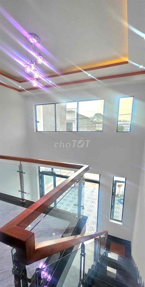 Bán nhà 1 trệt 1 lửng tặng full nội thất, đường 2 oto thông thoáng