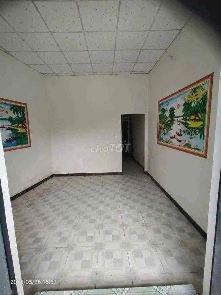 Nhà bình chuẩn 40 đã trống. Bán gấp nhà sổ chung bình chuẩn gần trường
