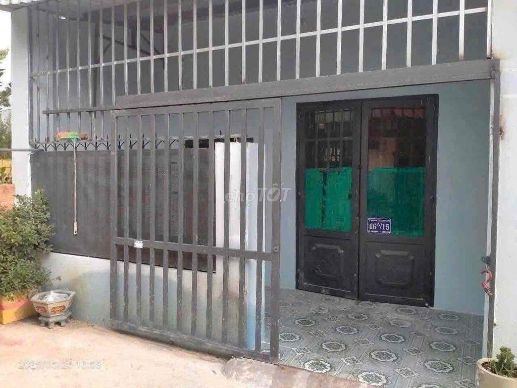 Nhà bình chuẩn 40 đã trống. Bán gấp nhà sổ chung bình chuẩn gần trường