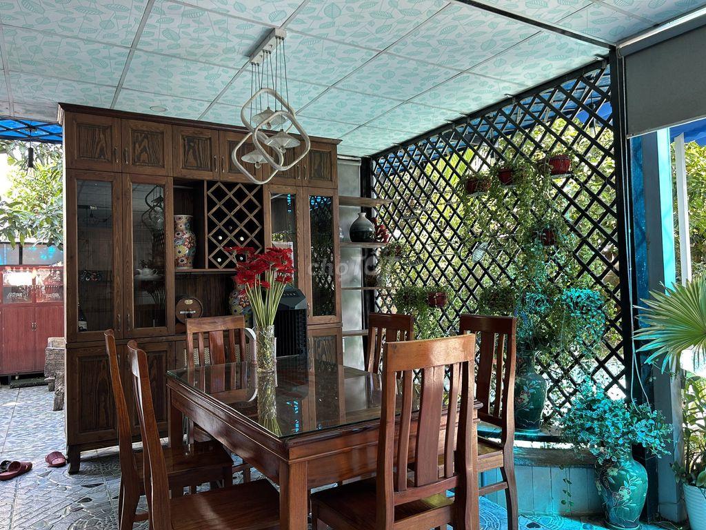 Bán biệt thự phố đường rộng, diện tích lớn, cây xanh, nội thất đầy đủ.