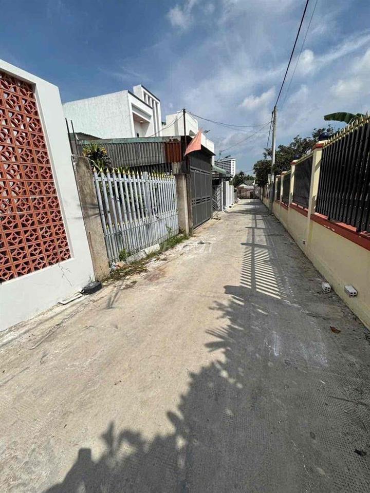Giảm 1 tỷ Bán nhanh Nhà Phú Mỹ. Ngang 6m.  1 trệt 1 Lầu