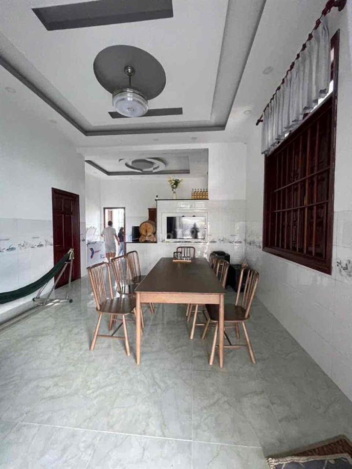 Nhà Định Hoà , Thủ Dầu Một 10x40m. 3pn full nội thất