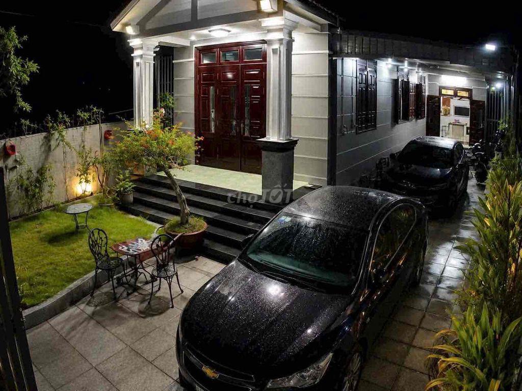 Nhà Định Hoà , Thủ Dầu Một 10x40m. 3pn full nội thất