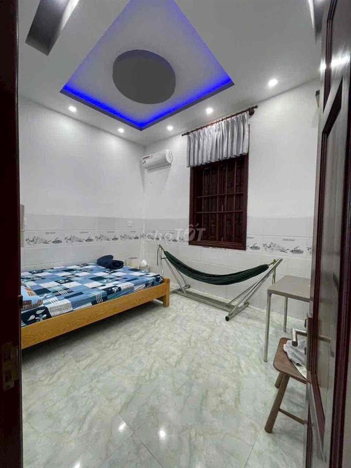 Nhà Định Hoà , Thủ Dầu Một 10x40m. 3pn full nội thất