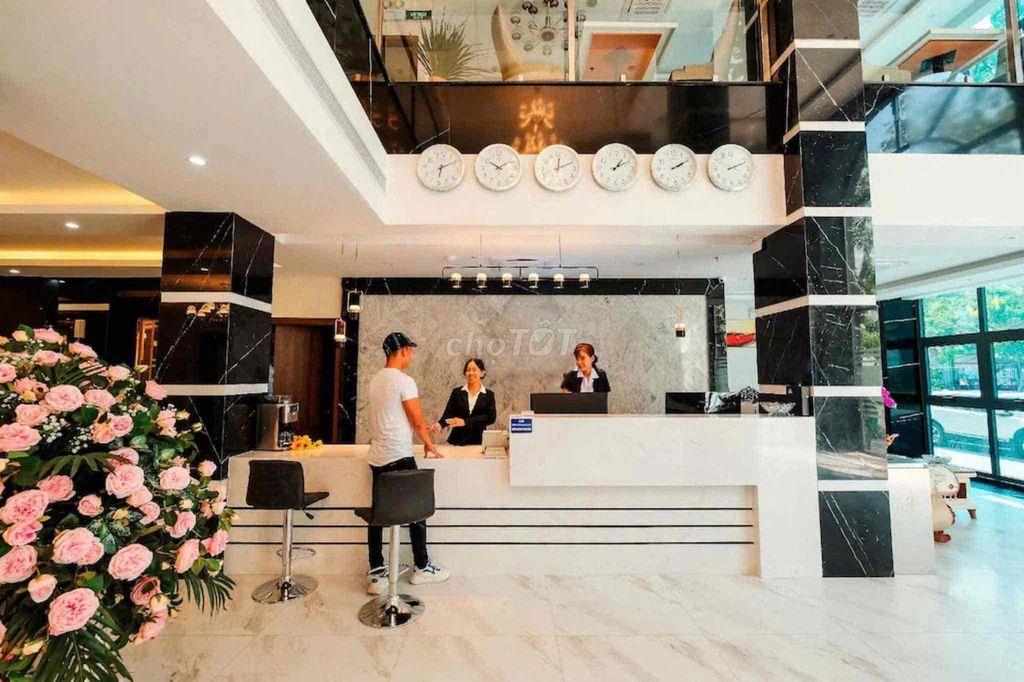 Khách sạn 9 tầng 66 Phòng Doanh thu 800tr/th Mặt tiền Hoàng Văn Thụ