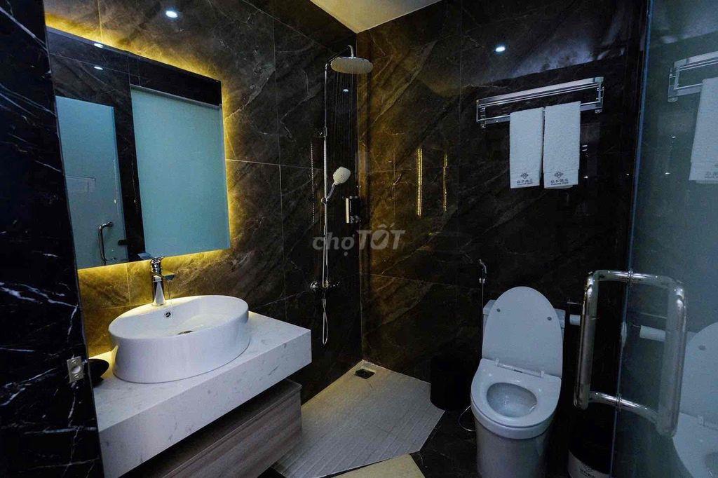 Khách sạn 9 tầng 66 Phòng Doanh thu 800tr/th Mặt tiền Hoàng Văn Thụ