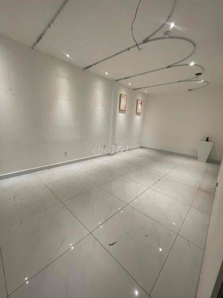 Mặt bằng Đẹp Đại Lộ Bình Dương ,Ngay Ngã 3 , 3 tầng 5,2x35m