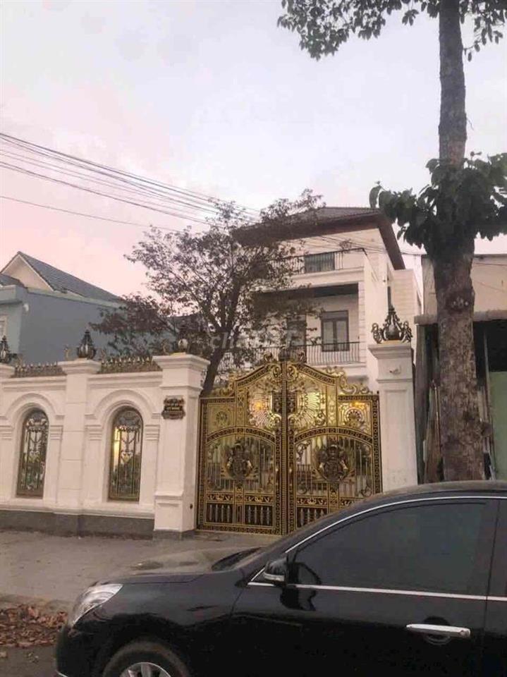 Biệt Thự Thành Phố Mới , gần eaon. 320m2 1 trệt 1 Lầu full nội thất