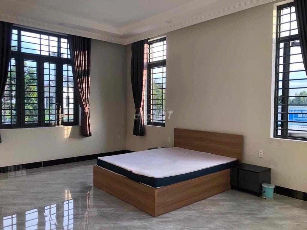 Biệt Thự Thành Phố Mới , gần eaon. 320m2 1 trệt 1 Lầu full nội thất