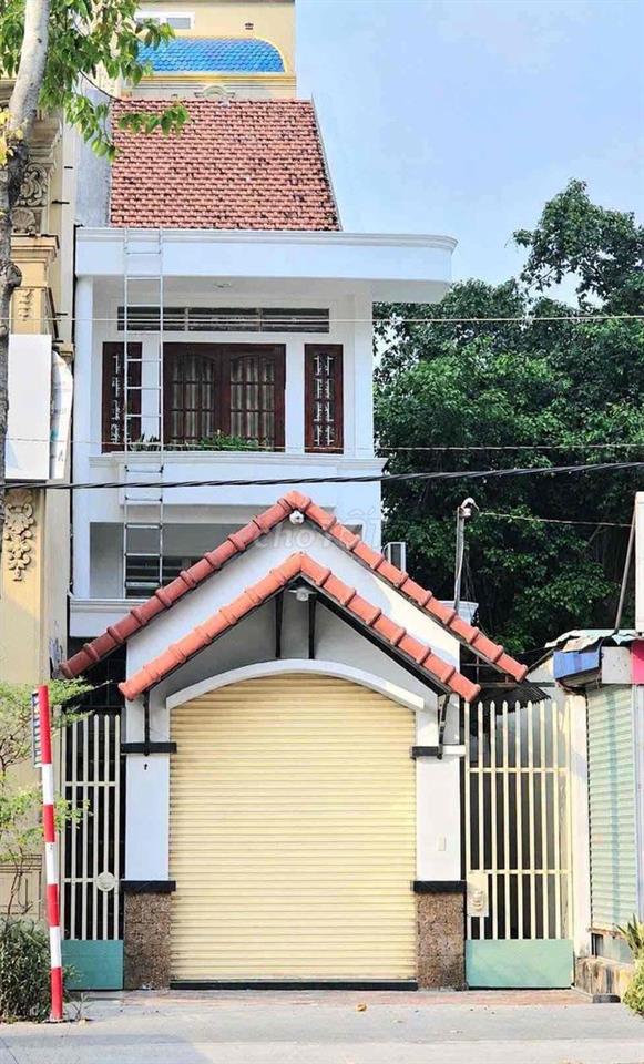 Mặt bằng kinh doanh 1 trệt 2 Lầu 5x33m.