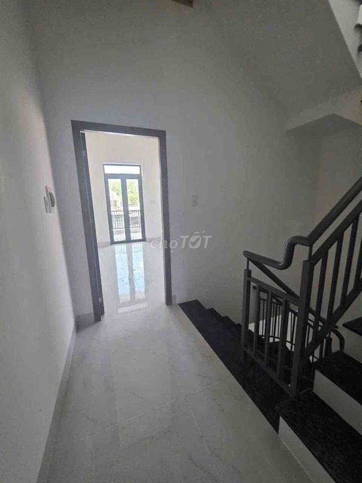 Nhà mặt tiền Kinh Doanh Huỳnh Văn Luỹ gần Thành Phố mới 1tr1l 5pn