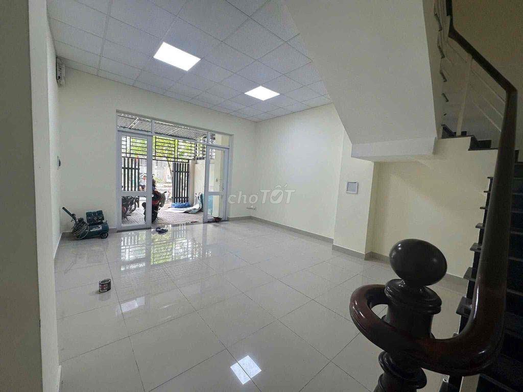 Nhà KDC Hiệp Thành 3 , Trục chính 1 trệt 2 Lầu 5x20 4pn rộng