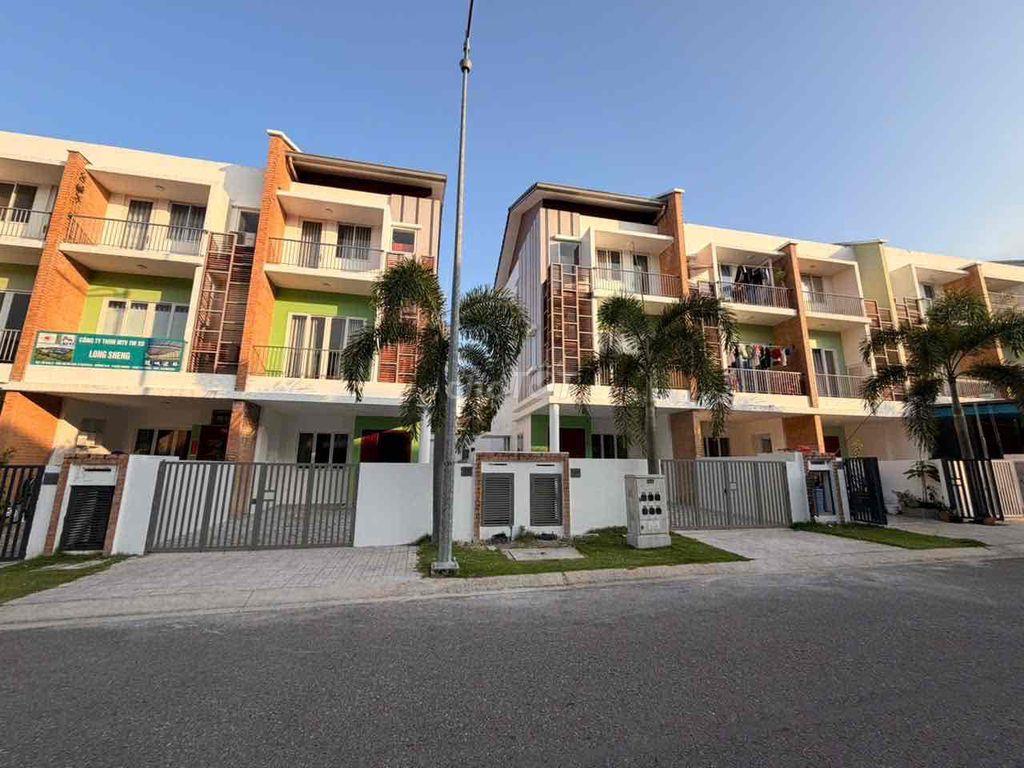 Nhà Phố Liền kề Suncasa 1. gần Thành Phố Mới ngang 7m. 4pn