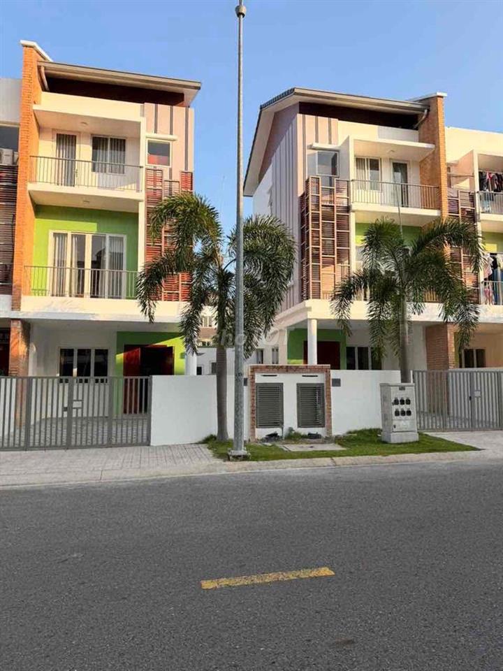 Nhà Phố Liền kề Suncasa 1. gần Thành Phố Mới ngang 7m. 4pn