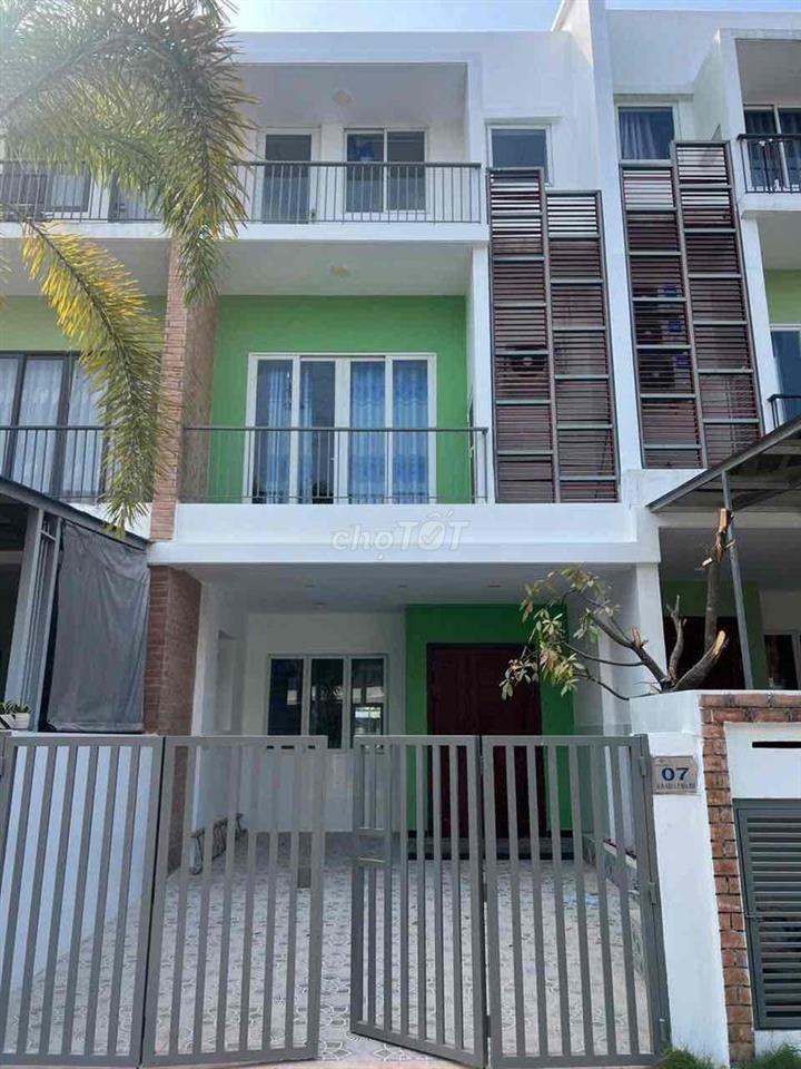 Nhà Phố Liền Kề Suncasa 1 , gần thành Phố Mới Bình Dương 1 trệt 2 Lầu