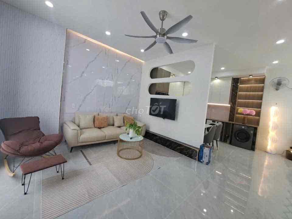 Nhà Phú Hoà Hẽm Lê Hồng Phong 2pn sẵn nội thất
