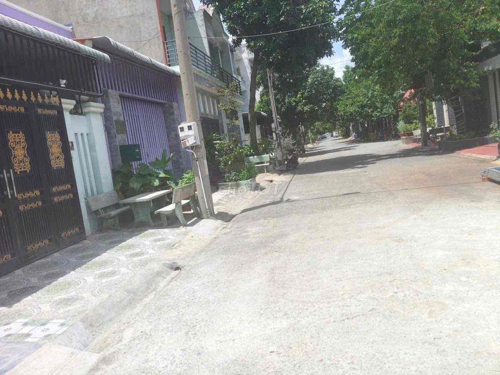 Nhà KDC Phú Hoà 2 , 1 trệt 2 Lầu 4pn , nở hậu sắp hoàn thiện
