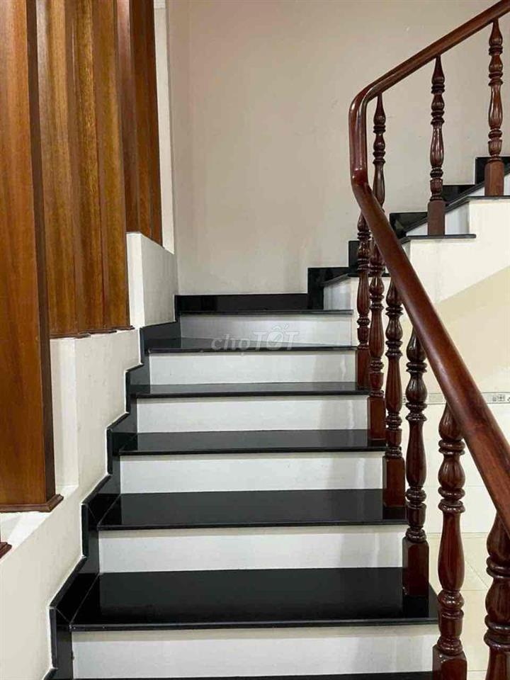 Nhà Hiệp Thành , gần Vòng xoay Hiệp Thành  , 1 trệt 2 Lầu 6pn sẵn nt