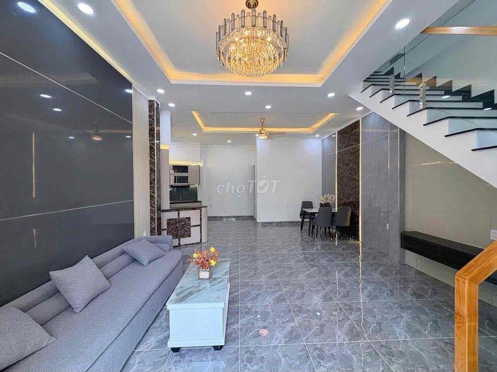Nhà Hiệp Thành 1/QL 13 cách 20m. 3 tầng sẵn nội thất