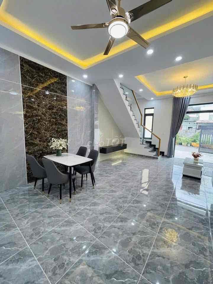 Nhà Hiệp Thành 1/QL 13 cách 20m. 3 tầng sẵn nội thất