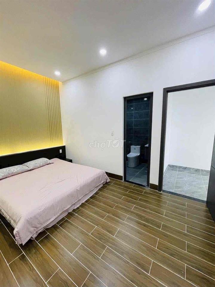 Nhà Hiệp Thành 1/QL 13 cách 20m. 3 tầng sẵn nội thất