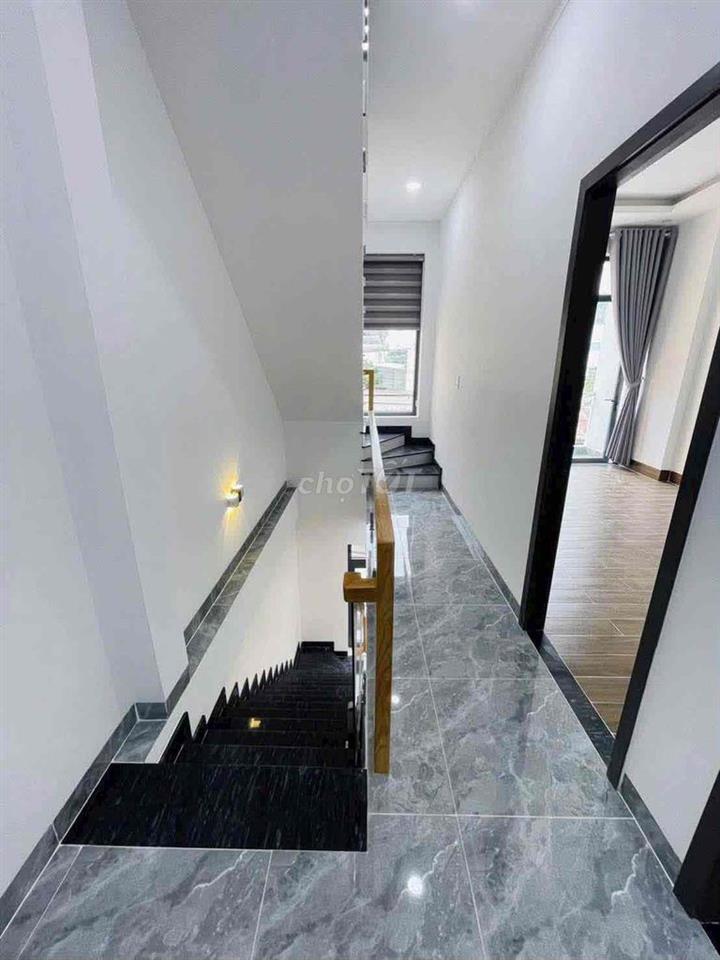 Nhà Hiệp Thành 1/QL 13 cách 20m. 3 tầng sẵn nội thất