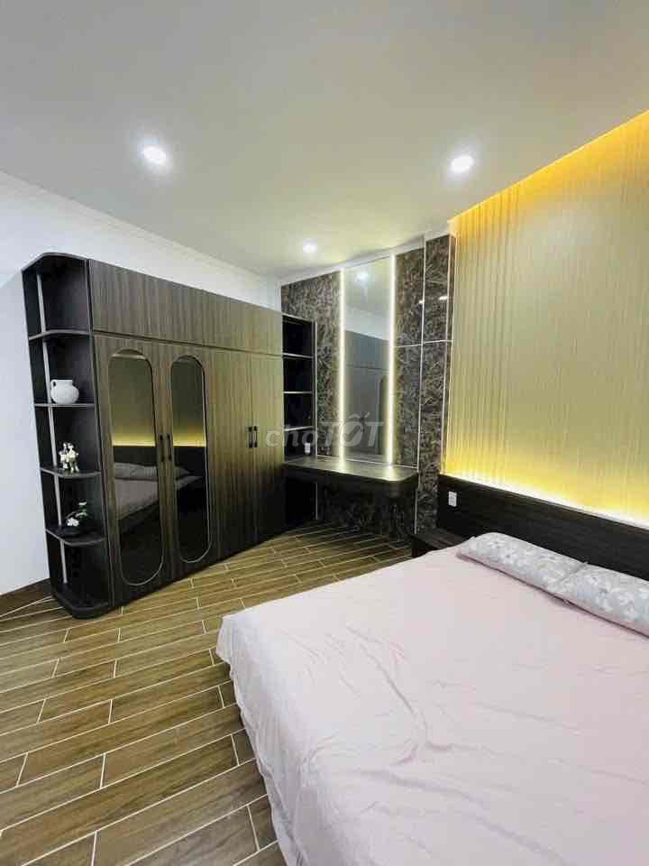 Nhà Hiệp Thành 1/QL 13 cách 20m. 3 tầng sẵn nội thất