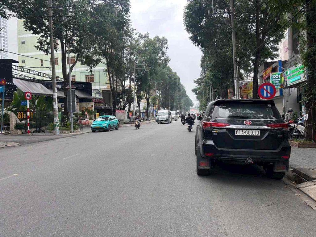 Mặt bằng kinh doanh góc 2 MT  Đường 30/4 gần Becamex tower 8x10m.