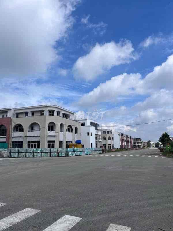 Nhà Phố Liền Kề trung tâm Thành Phố Mới , 3 tầng , sổ sẵn hoàn công.