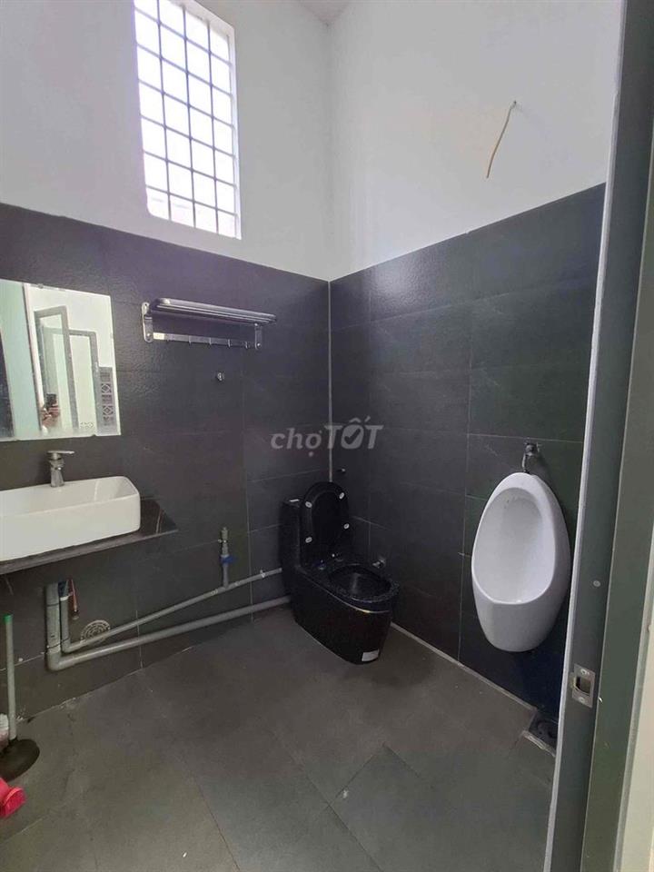 Nhà Ngay chân chung cư Happy One Central. gần 300m2 3pn sẵn máy lạnh