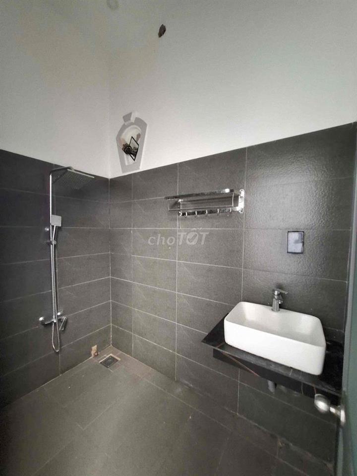 Nhà Ngay chân chung cư Happy One Central. gần 300m2 3pn sẵn máy lạnh