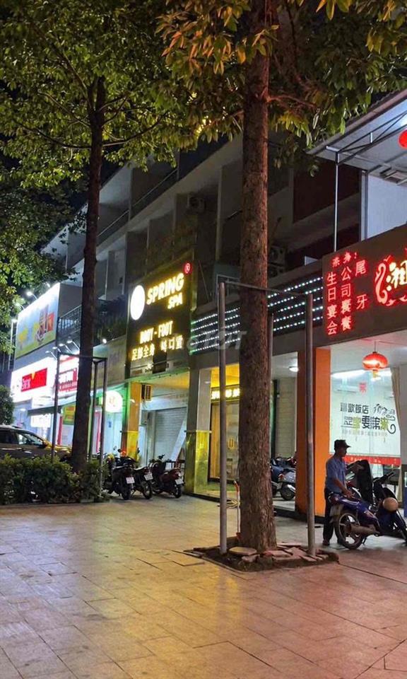 3 căn nhà phố Liền Kề China Tower. ngang 21m ,1500m2 , 3 tầng