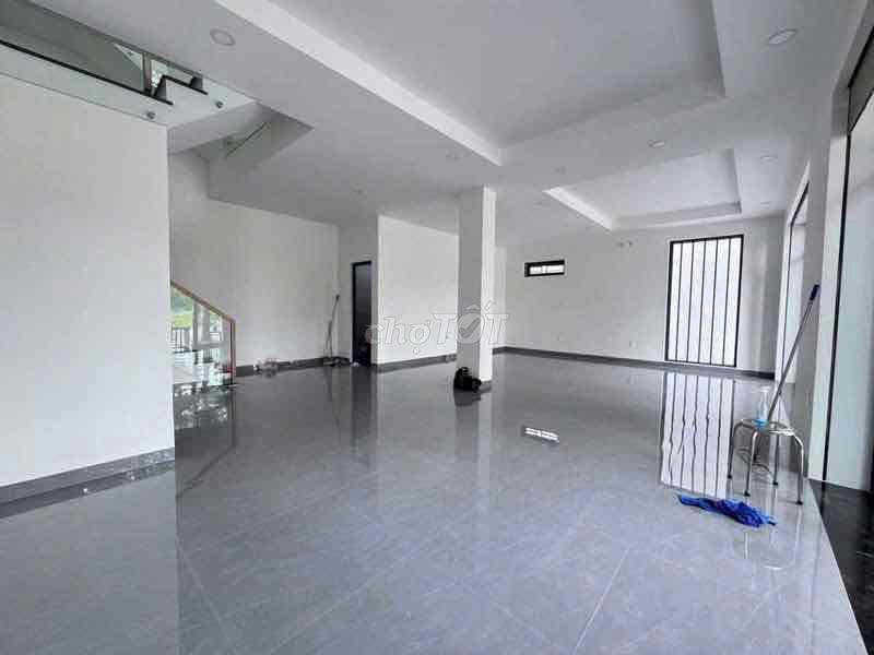 Mặt bằng trong KDC Hiệp Thành 3 , vừa ở vừa kinh doanh  10x32m.