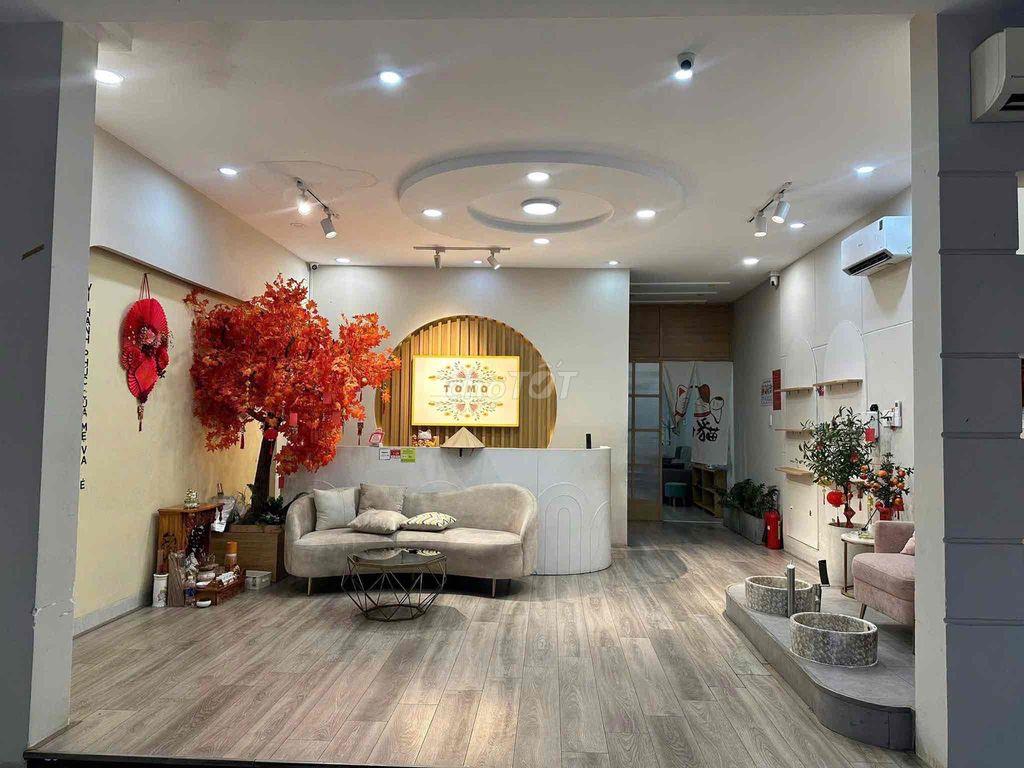 Đầu tư hơn 2 tỷ sang lại chỉ 300tr bao gồm 75tr cọc. nhanh mới còn ạ