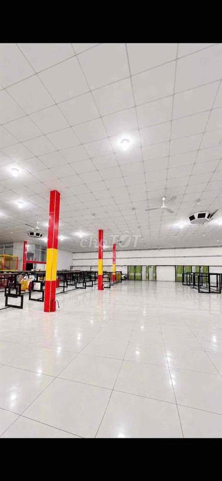 Mặt bằng Bình chuẩn , Mặt tiền kinh doanh Đối Diện chợ , 30x60m
