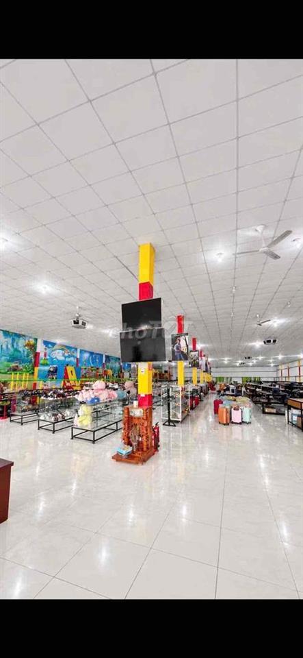 Mặt bằng Bình chuẩn , Mặt tiền kinh doanh Đối Diện chợ , 30x60m
