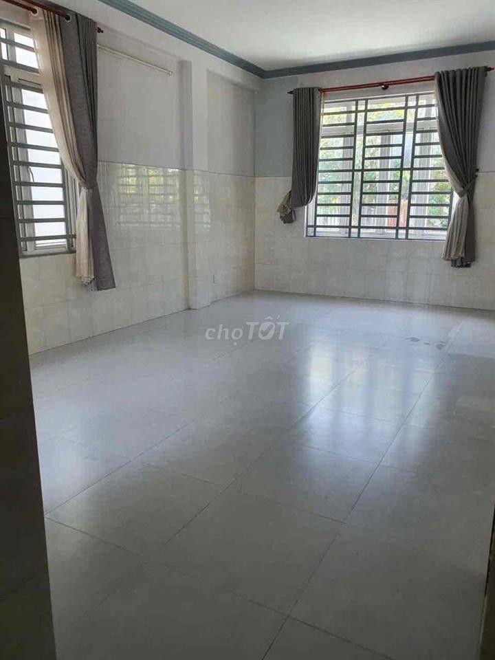 Cho thuê Nhà Mặt tiền Kinh Doanh Phường Hiệp Thành. 10x20m. 3 tầng
