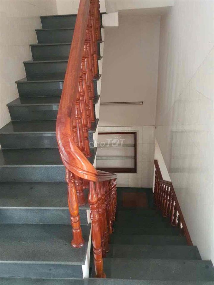 Cho thuê Nhà Mặt tiền Kinh Doanh Phường Hiệp Thành. 10x20m. 3 tầng